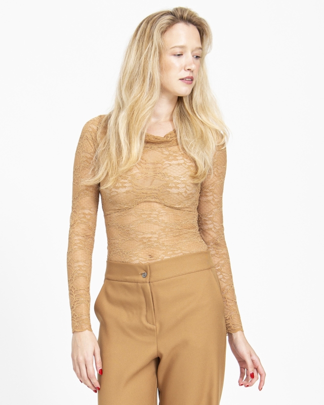 Gabo Szerencses // Csipke top, Nude