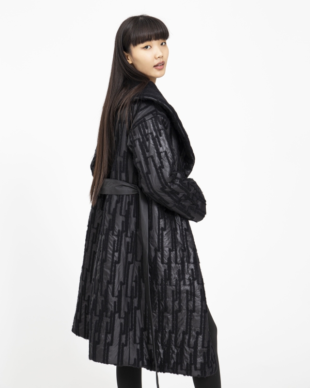 Gabo Szerencses // Fekete gyapjú kabát, zsebbel és övvel