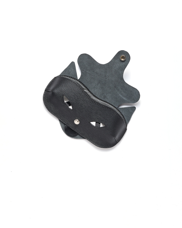 Gabo Szerencses // Cica szemüvegtok // Fekete, ezüst szemmel1