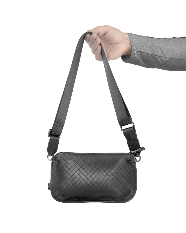 Juhaszdora // Leo S Shoulder bag, Black